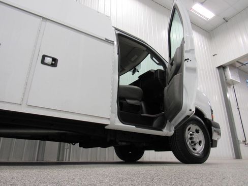 Used 2019 Chevrolet Express 3500 w/ Power Convenience Package image 34