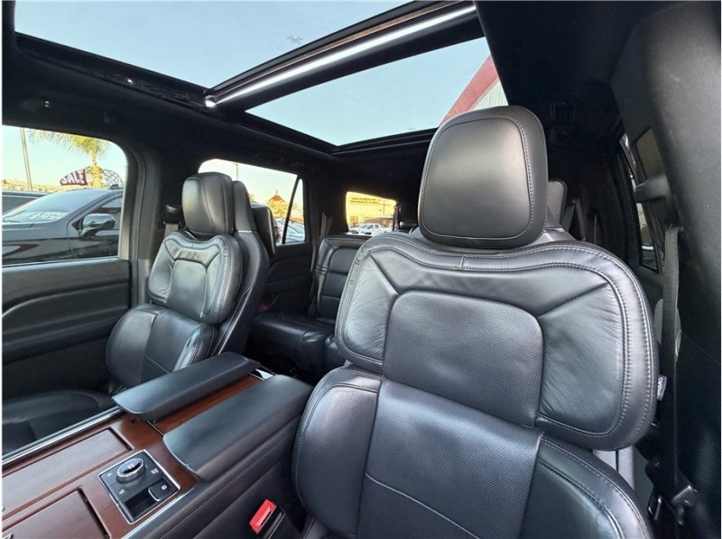 Used 2022 Lincoln Navigator L Reserve AWD/4WD image 21