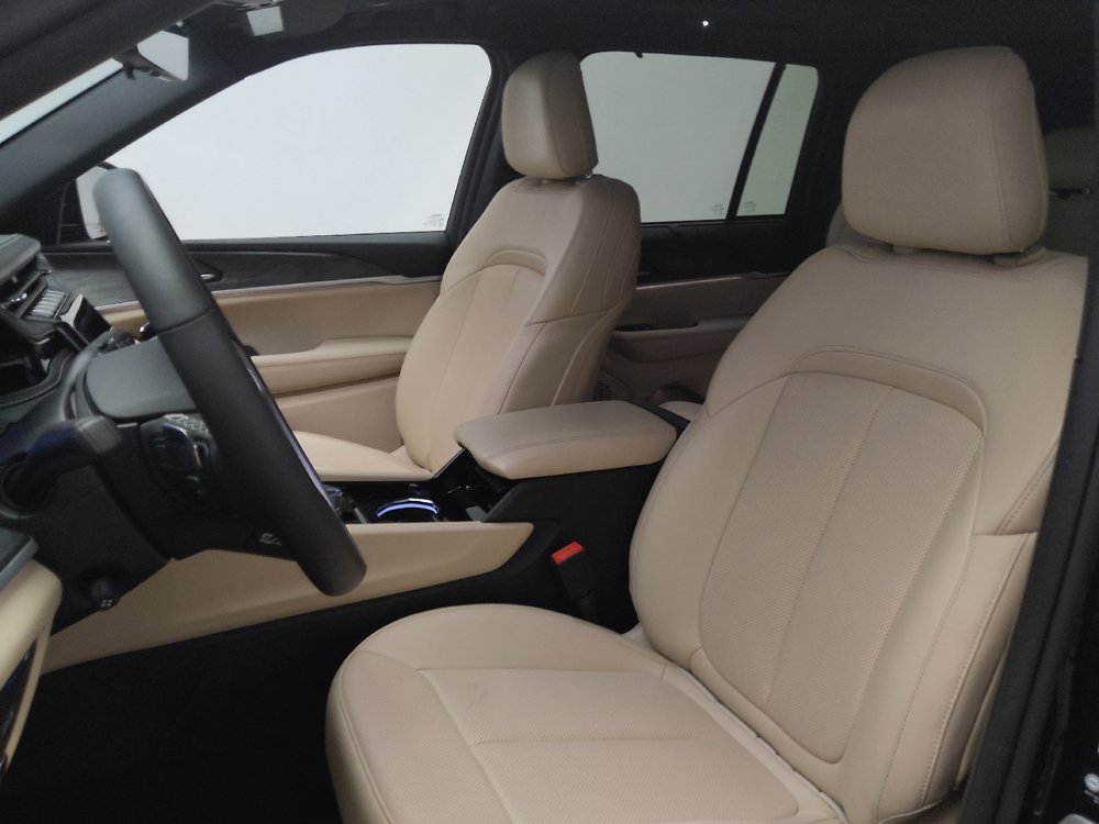 Used 2023 Jeep Grand Cherokee 4WD 4xe w/ Luxury Tech Group II image 17