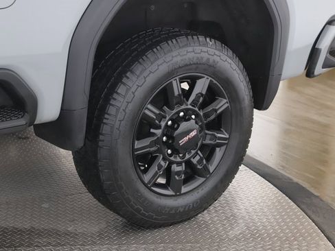 Used 2025 GMC Sierra 2500 AT4 w/ AT4 Premium Plus Package image 14