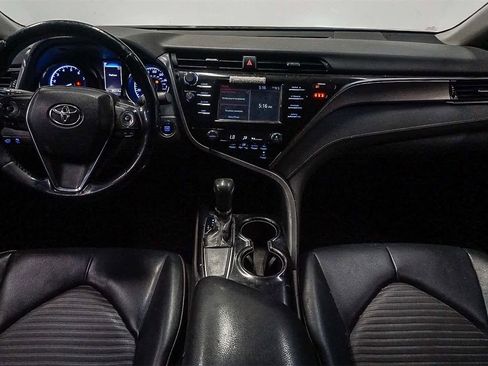 Used 2019 Toyota Camry SE image 11