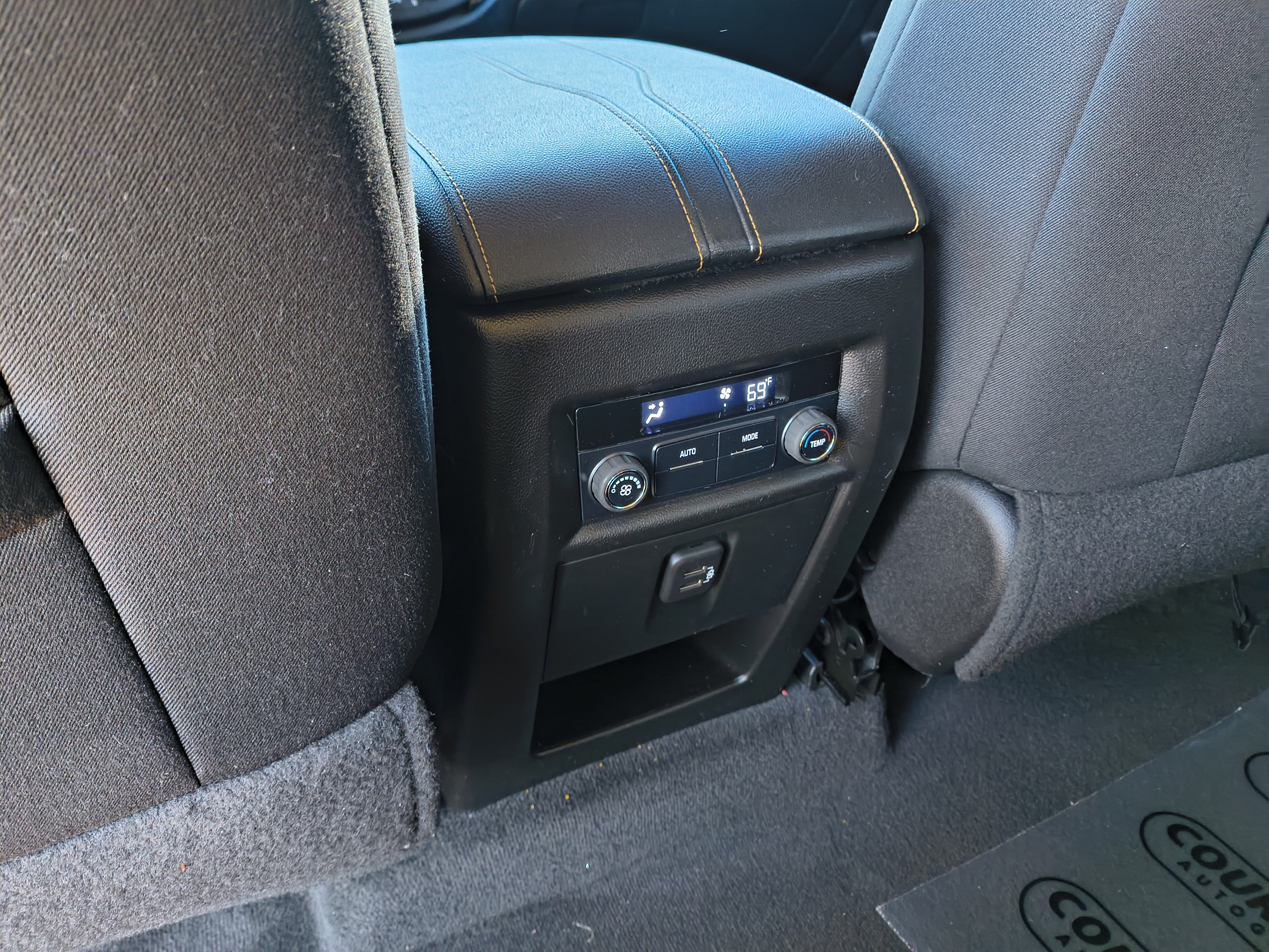 Used 2021 Chevrolet Traverse LT FWD image 16