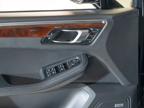 Certified 2023 Porsche Macan AWD/4WD image 17