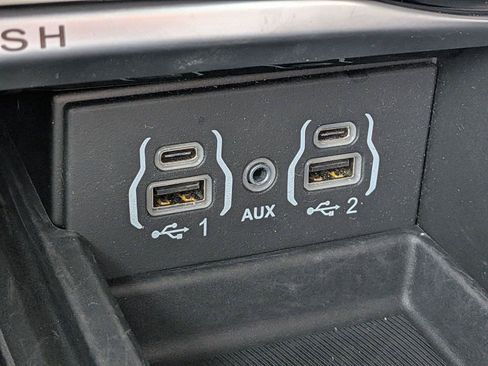 Used 2022 Chrysler Pacifica Limited AWD/4WD image 17