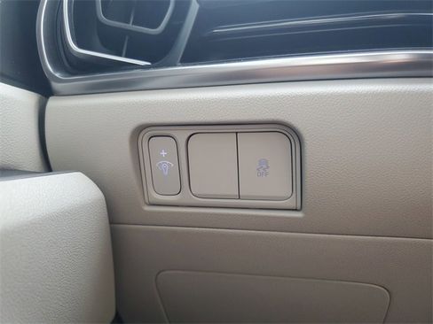 Certified 2025 Kia Sorento S image 29