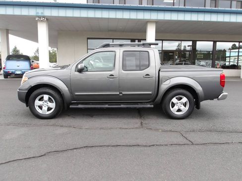 Used 2008 Nissan Frontier LE w/ Tow Hitch Pkg AWD/4WD image 2