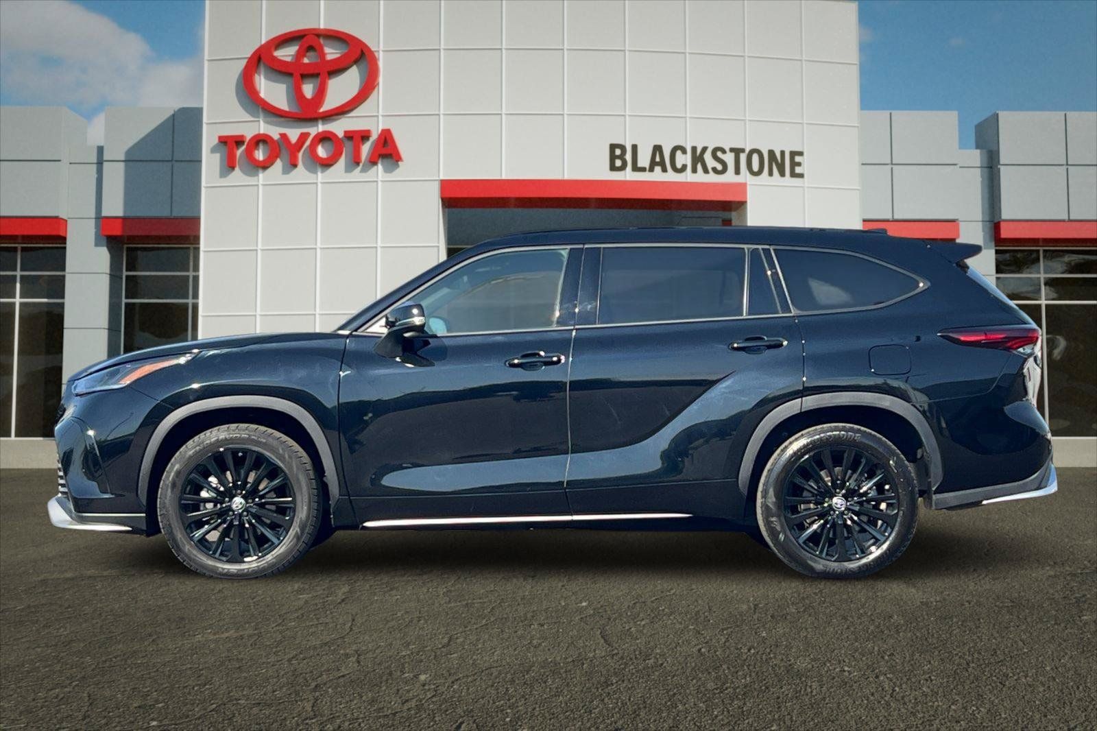 Used 2025 Toyota Highlander XSE AWD/4WD image 6