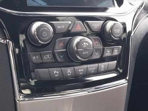 Used 2022 Jeep Grand Cherokee Limited image 30