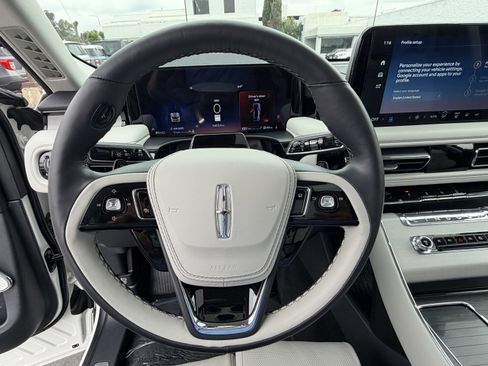 Used 2025 Lincoln Aviator Reserve w/ Equipment Group 201A image 13