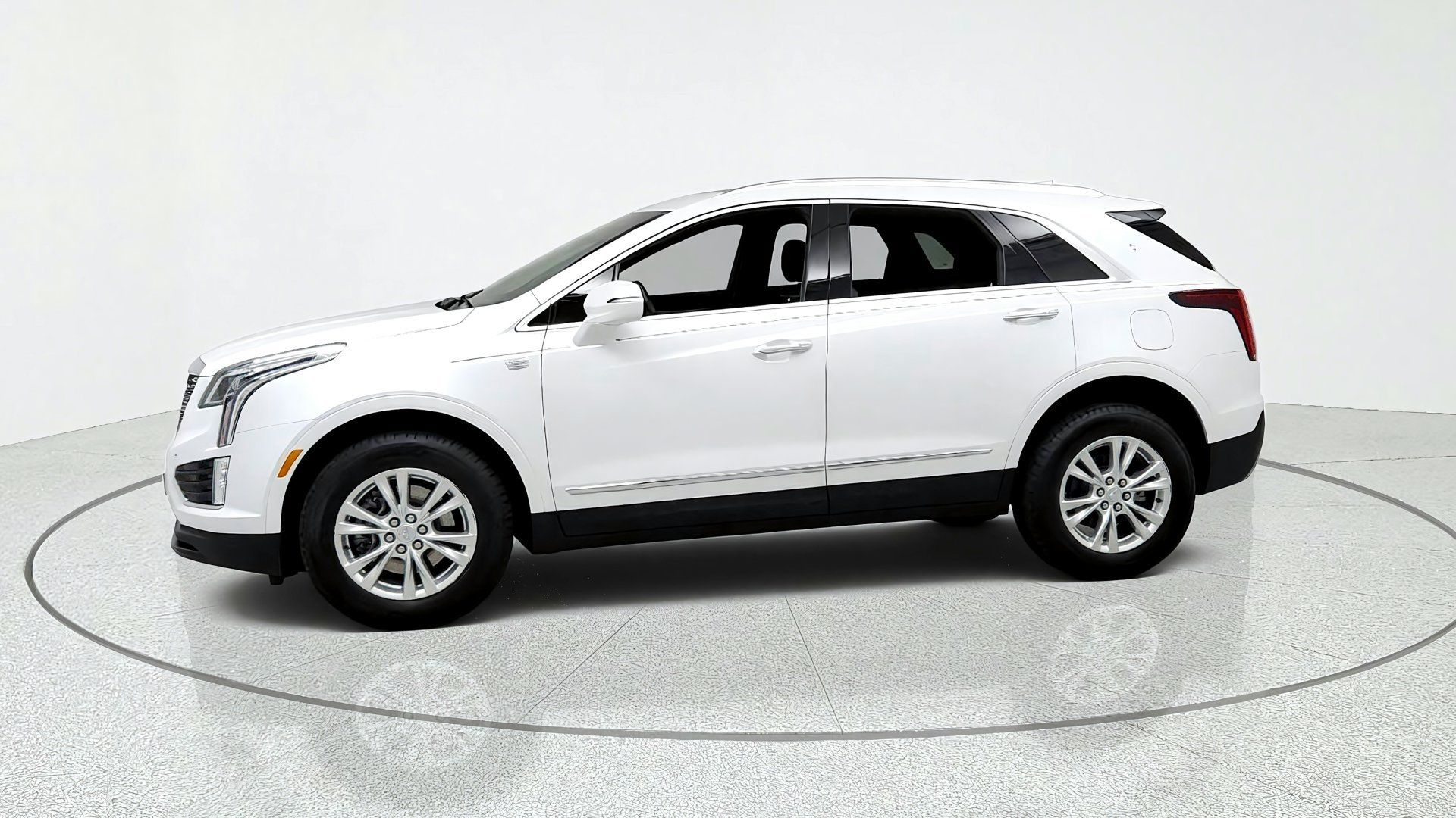 Certified 2024 Cadillac XT5 Luxury w/ LPO, Floor Liner Package AWD/4WD image 2