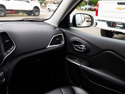 Used 2020 Jeep Cherokee Latitude w/ Quick Order Package 26F North image 10