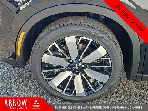 New 2025 Mitsubishi Outlander SE image 17