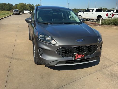 Used 2021 Ford Escape SE w/ Convenience Package image 3