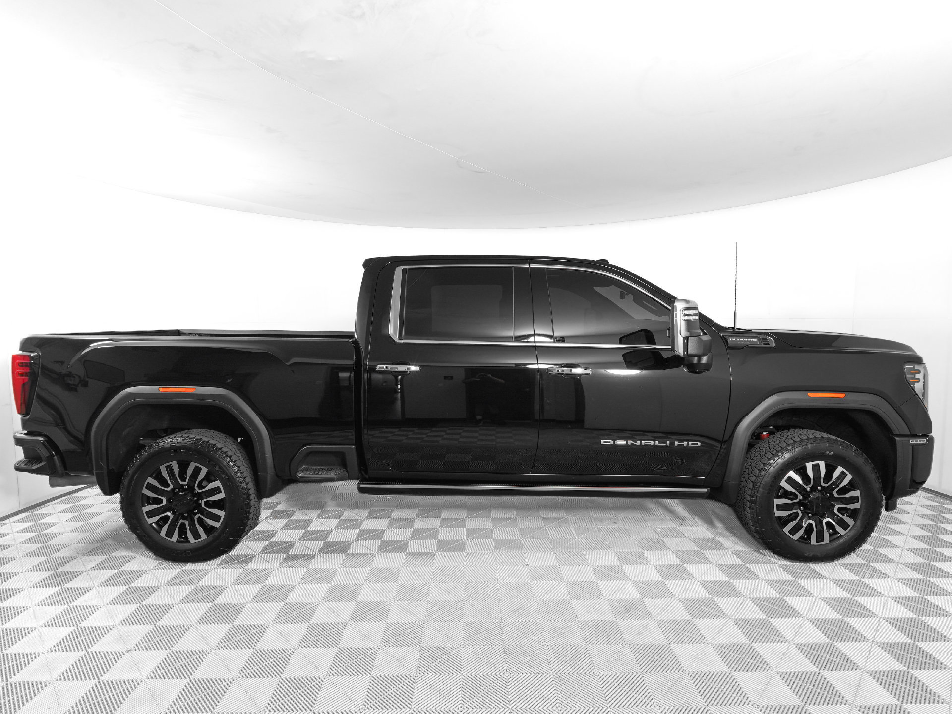 Used 2026 GMC Sierra 2500 Denali Ultimate AWD/4WD image 4