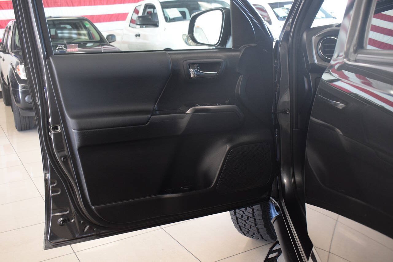 Used 2019 Toyota Tacoma TRD Sport w/ Technology Package AWD/4WD image 20