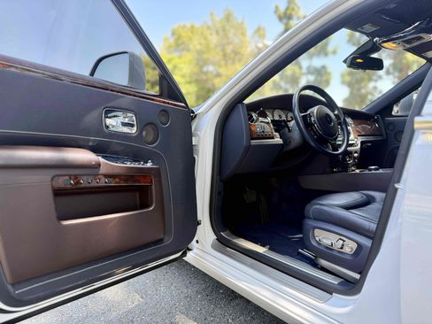 Used 2016 Rolls-Royce Ghost RWD image 24
