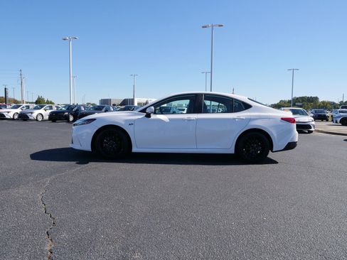 Used 2025 Toyota Camry LE image 7