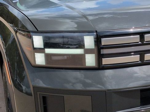 Used 2025 Hyundai Santa Fe SEL FWD image 11