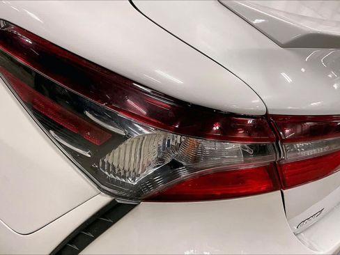 Used 2022 Toyota Camry SE w/ Cold Weather Package FWD image 28
