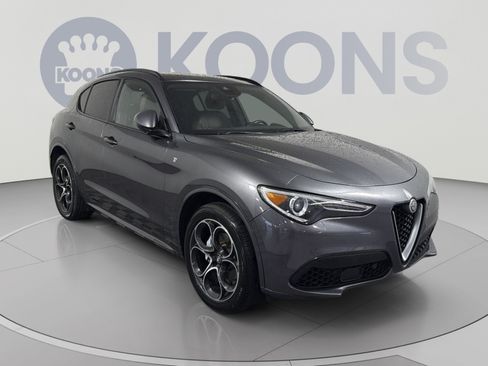 Used 2023 Alfa Romeo Stelvio Ti AWD/4WD image 10