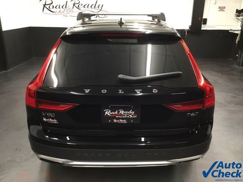 Used 2020 Volvo V90 T6 Cross Country image 9