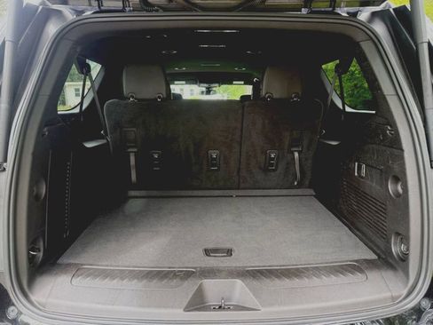 Used 2022 Chevrolet Suburban LT AWD/4WD image 31