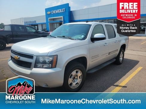 Used 2014 Chevrolet Suburban LT w/ Luxury Package AWD/4WD image 1