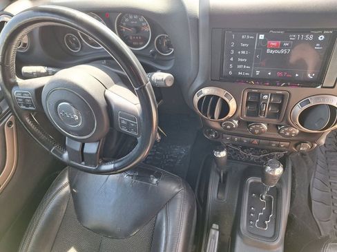 Used 2016 Jeep Wrangler Unlimited Sahara image 26