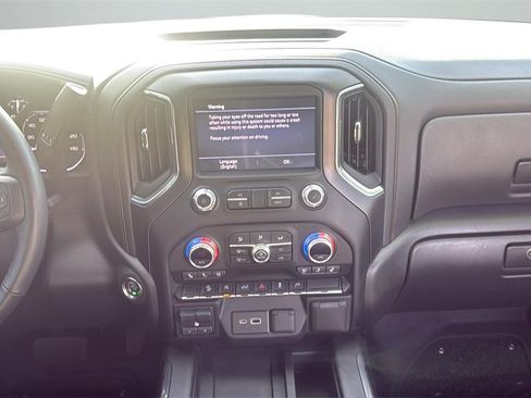 Used 2022 GMC Sierra 1500 AT4 w/ AT4 Preferred Package image 10
