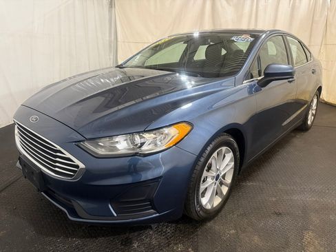 Used 2019 Ford Fusion SE image 1