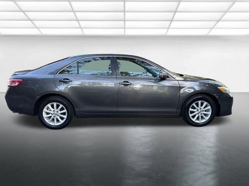 Used 2011 Toyota Camry XLE w/ XLE Extra-Value Pkg #2 FWD image 5