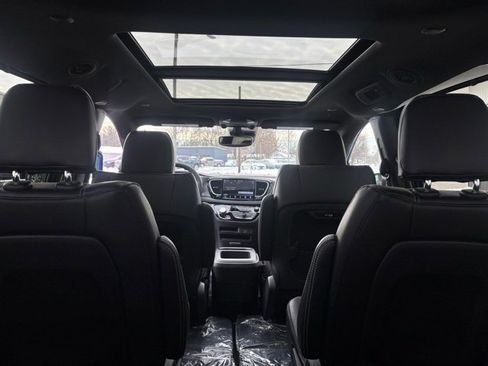 New 2026 Chrysler Pacifica Select w/ S Appearance Package image 25