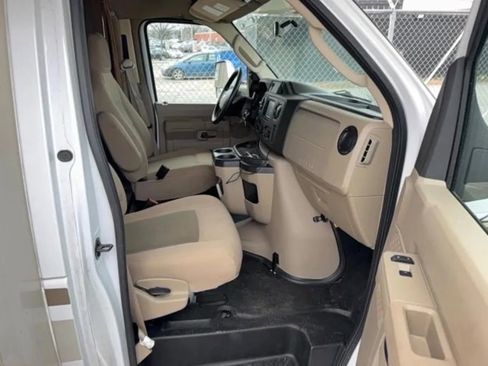 Used 2016 Ford E-450 and Econoline 450 Super Duty w/ Motorhome Prep Package image 5