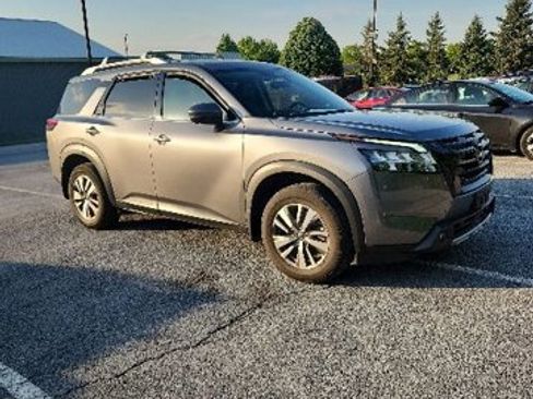 Used 2023 Nissan Pathfinder SL w/ Lighting Package (N92) AWD/4WD image 7