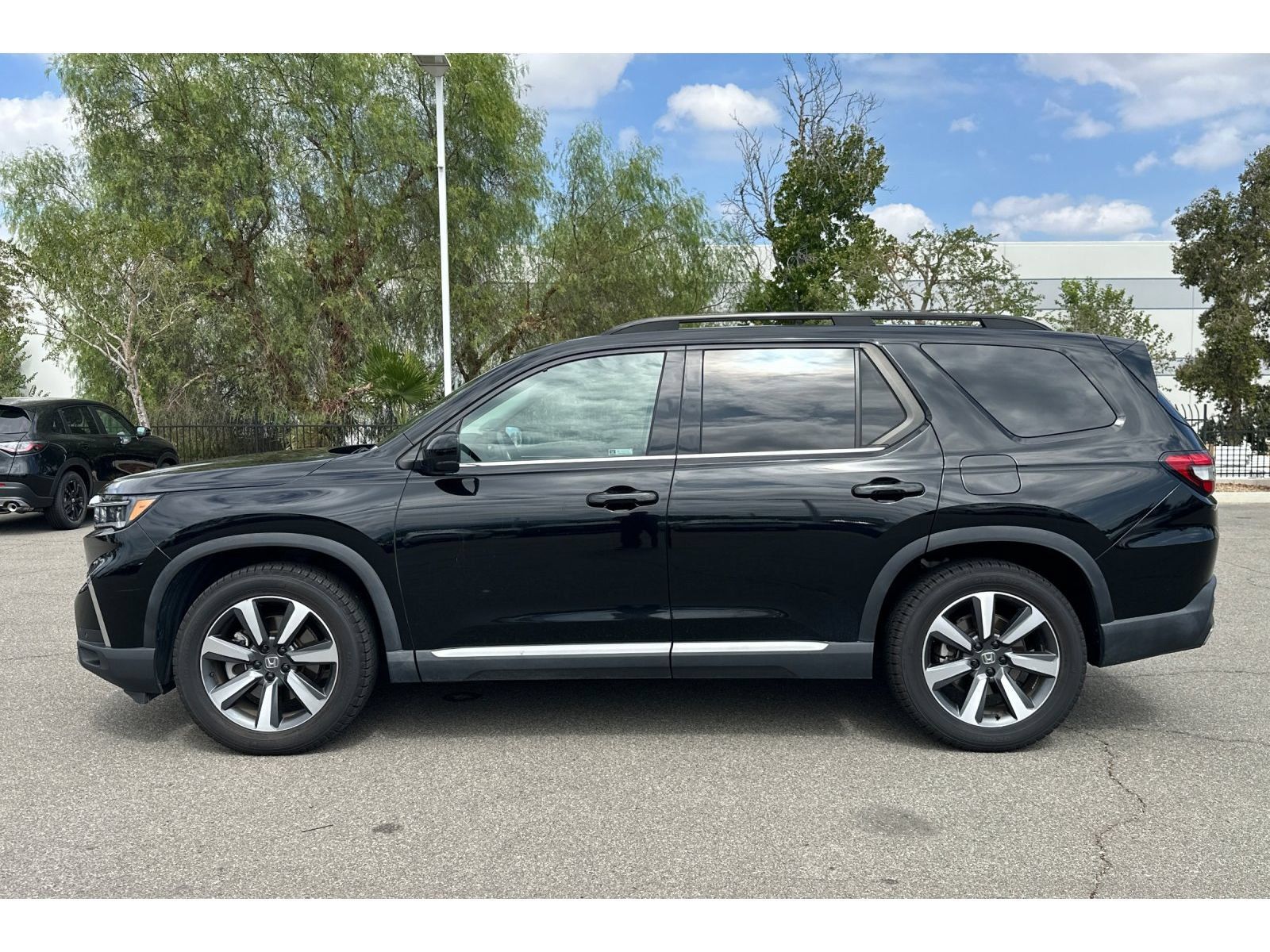 Used 2024 Honda Pilot Touring image 2