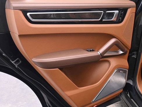 Used 2021 Porsche Cayenne Turbo w/ Premium Package Plus image 15