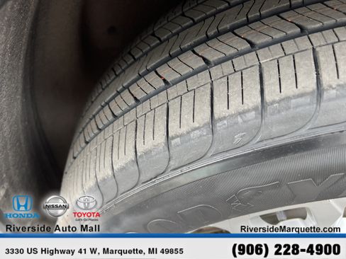 Used 2023 Chevrolet Traverse LS AWD/4WD image 12