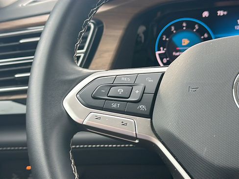 Used 2025 Volkswagen Atlas SE image 21