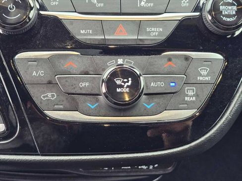 Used 2025 Chrysler Pacifica Select FWD image 28
