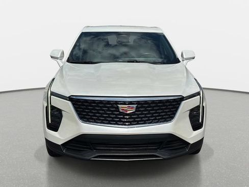 Certified 2024 Cadillac XT4 Luxury w/ Cold Weather Package FWD image 8