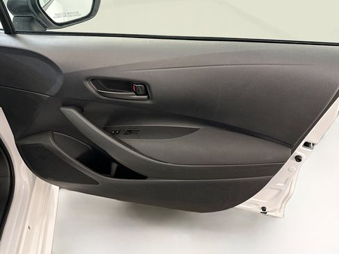 Used 2025 Toyota Corolla LE image 33