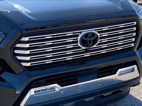 Used 2025 Toyota Tacoma Limited image 29