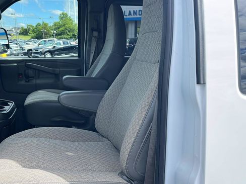 Used 2025 Chevrolet Express 3500 LT w/ LT Preferred Equipment Group RWD image 20
