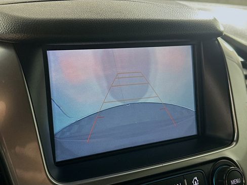 Used 2018 Chevrolet Suburban LT image 22