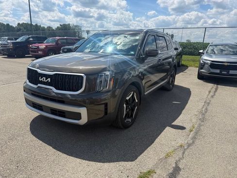 Used 2023 Kia Telluride EX AWD/4WD image 2