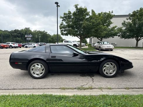 Used 1994 Chevrolet Corvette Coupe RWD image 4
