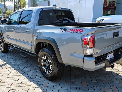 Used 2021 Toyota Tacoma TRD Off-Road w/ TRD Premium Off Road Package AWD/4WD image 9