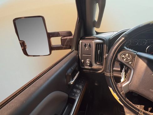 Used 2018 Chevrolet Silverado 2500 LTZ w/ Duramax Plus Package RWD image 19