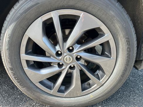 Used 2016 Nissan Rogue SL w/ SL Premium Package FWD image 13