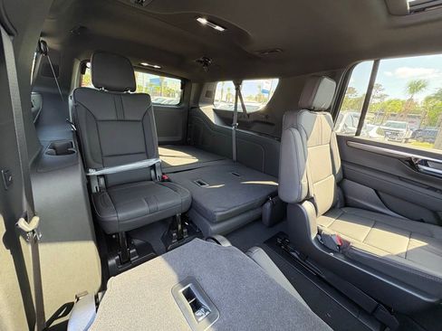 New 2026 Chevrolet Suburban RST w/ RST Capability Package AWD/4WD image 22